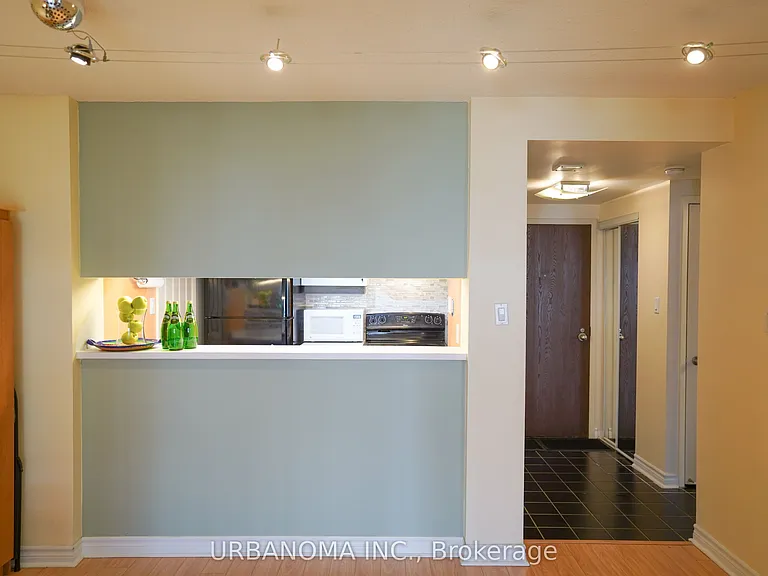 717 Bay St #409 — Photo 7