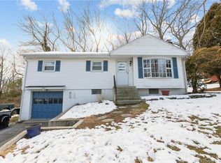 49 Valley Rd, Groton, CT 06340