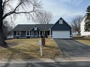 9123 Ranchview Ln N, Maple Grove, MN 55369