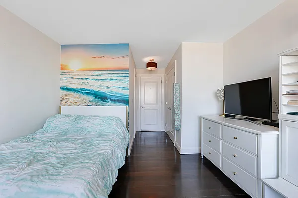 Rented by Corcoran | media 14