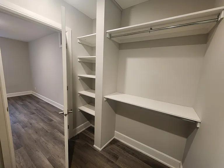 341 Tweedsmuir Ave #D — Photo 10