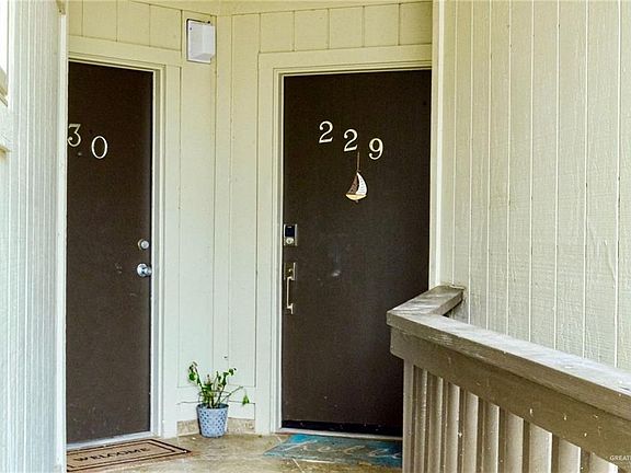 2nd image of 1010 Padre Blvd