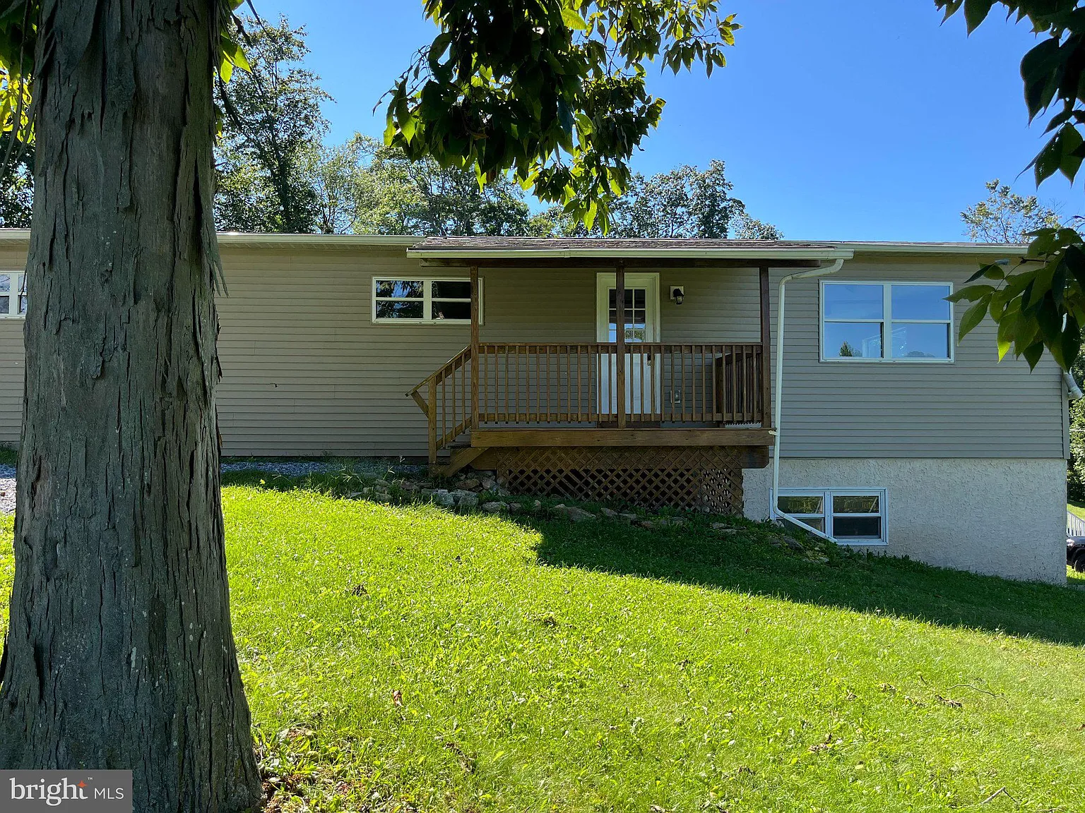 3 bed, 1.0 bath, 1100 sqft, $1,600 — Photo 1