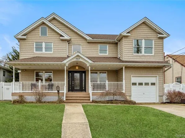 303 Sherbrooke Road, Lindenhurst, NY 11757