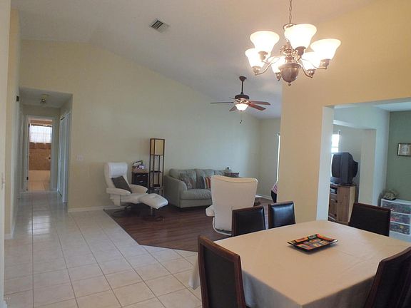 5th image of 880 Yorktowne Dr