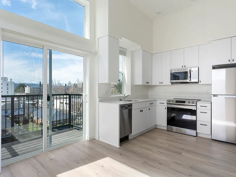 1820 NE Davis St #307 — Photo 16