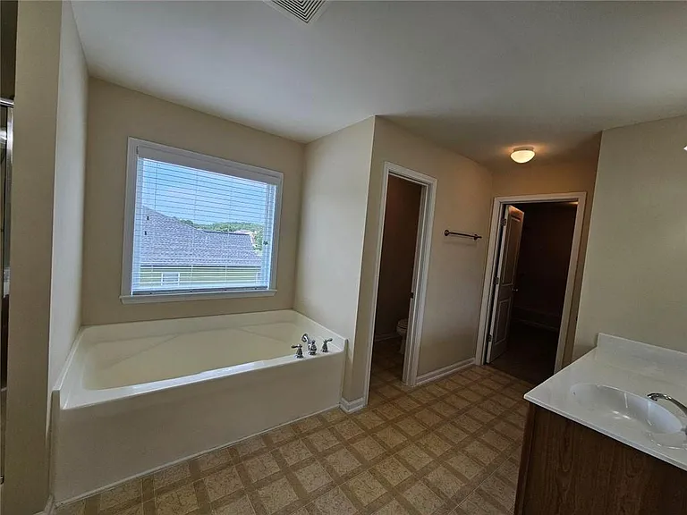 3755 Long Lake Dr — Photo 34