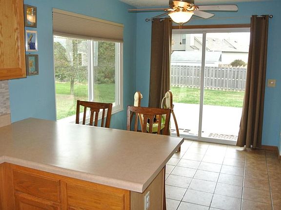 5th image of 936 Glyn Owen Ct