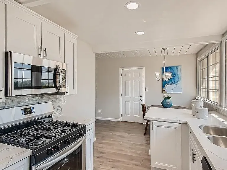 3146 S Bonita St — Photo 3