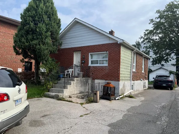 165 Thirtieth St, Toronto, ON M8W 3C3