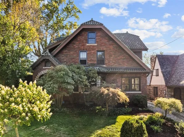 222 Hazel Dr, Pittsburgh, PA 15228
