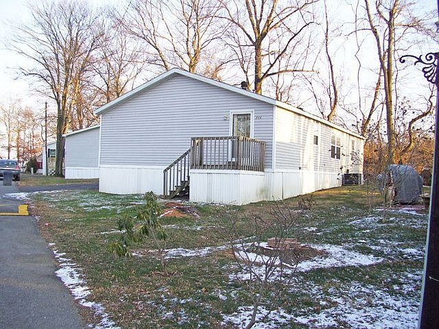 2nd image of 20 Kenneth Dr