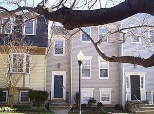 2371 Hunters Square Ct, Reston, VA 20191