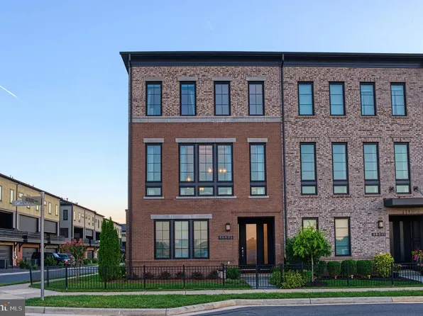 44621 Uptown Row Dr, Ashburn, VA 20147
