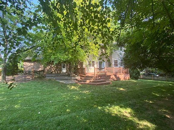4th image of 103 Woods Edge Dr