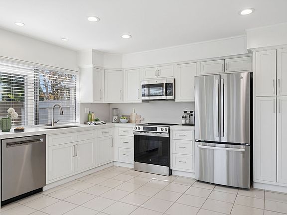 3rd image of 8822 Bellshire Dr