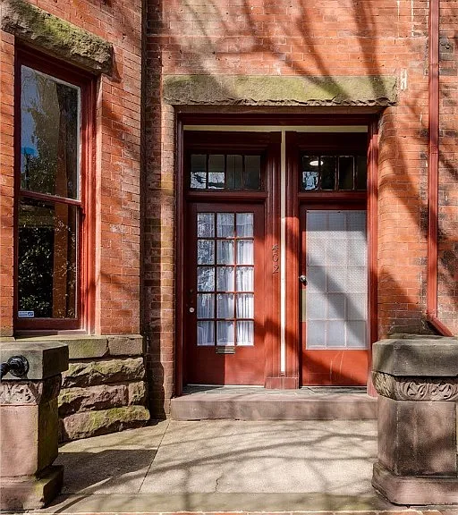 402 Stuart Cir #1 — Photo 2