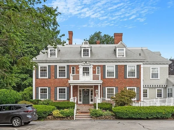 5 Porter Rd Unit 201, Andover, MA 01810