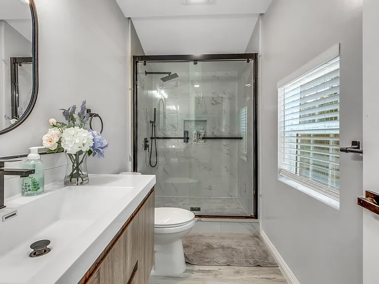 528 Almond Ave #A — Photo 12