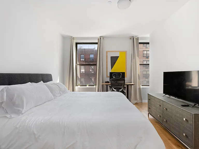 236 E 15th St #3 — Photo 17