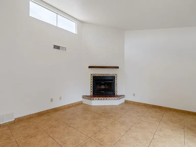 1109 E Water St — Photo 10