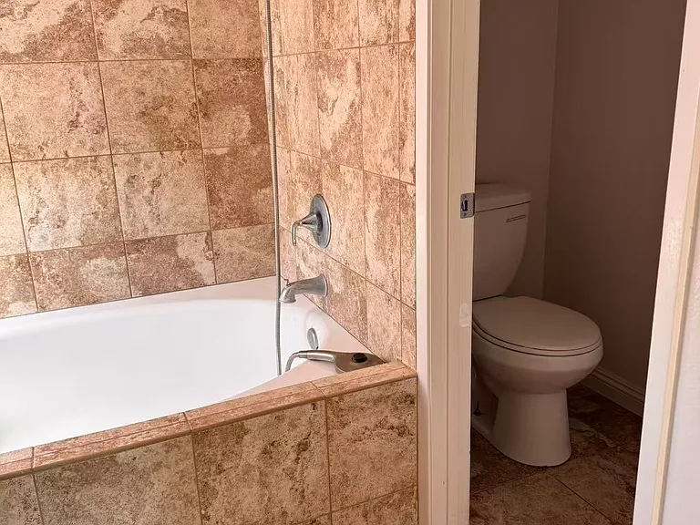 2512 Overland Ave — Photo 4
