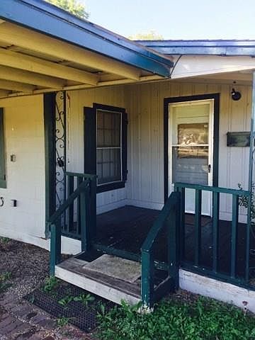 2nd image of 313 W McLeroy Blvd