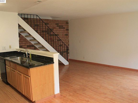 4th image of 34830 Starling Dr