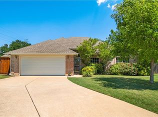 5753 Fairway Cir, Haltom City, TX 76117