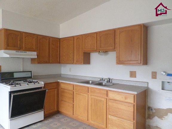 2nd image of 1605 Dogwood St