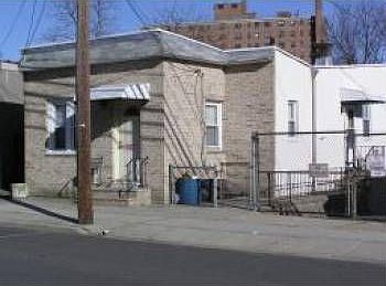 3rd image of 252 Belmont Ave