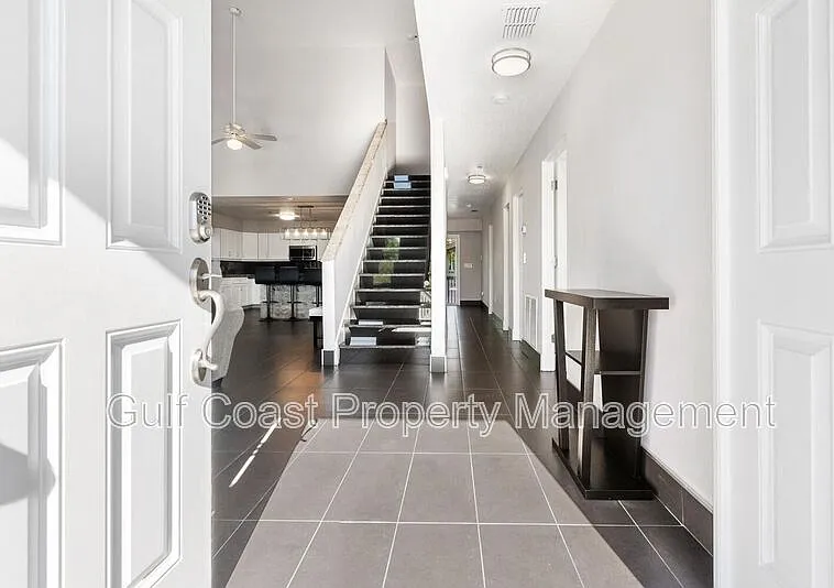 4 bed, 3.5 bath, 3526 sqft, $11,000 — Photo 4
