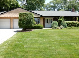48 Dorchester Rd, Smithtown, NY 11787