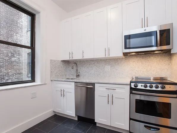 372 Saint John's Place image 1 of 17