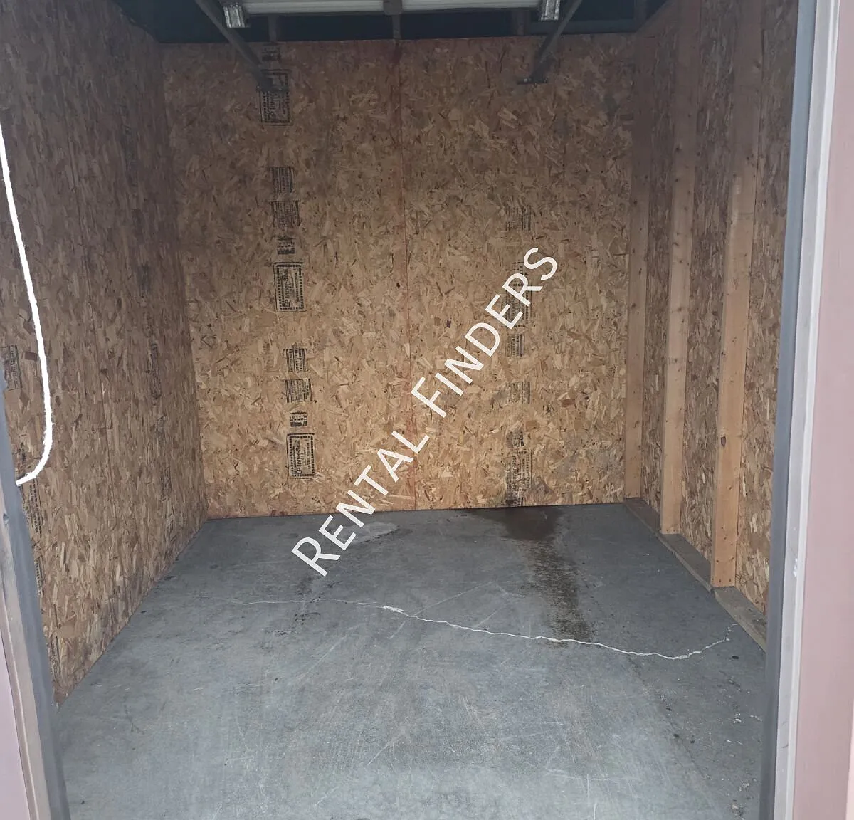 Studio, $100 — Photo 1