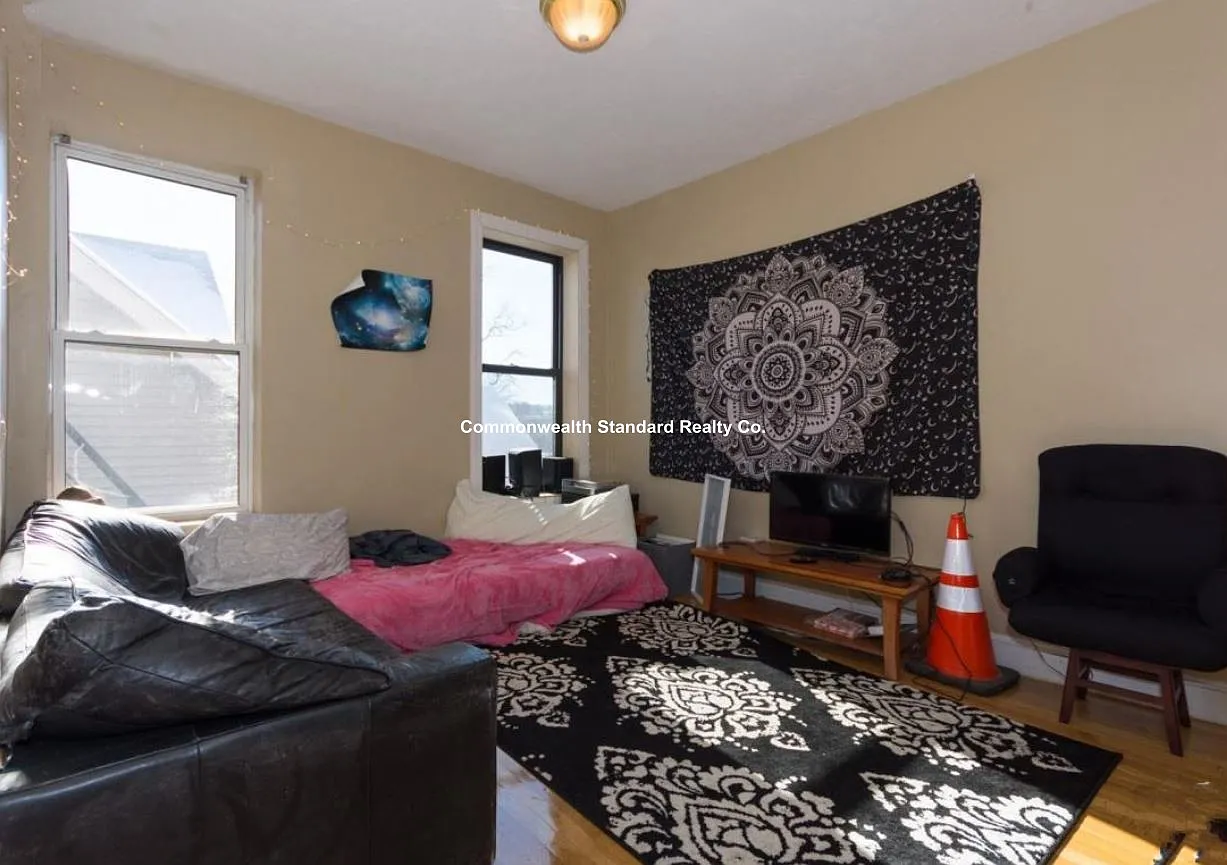 4 bed, 1300 sqft, $4,995 — Photo 3
