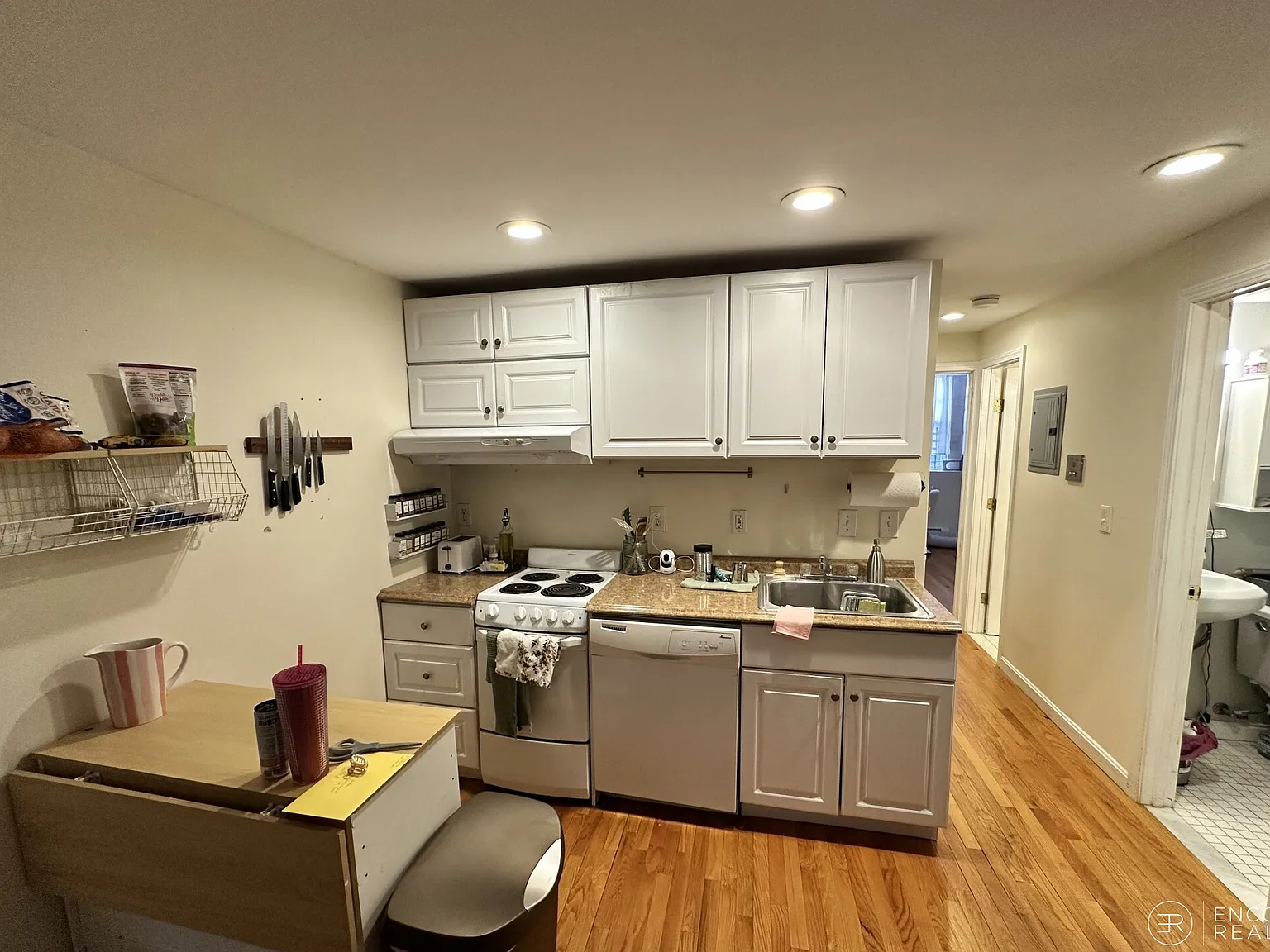 2 bed, 9999 sqft, $4,100 — Photo 2