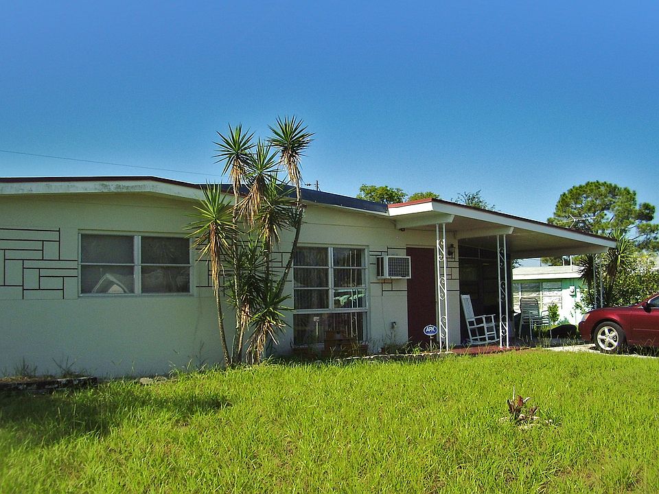 2nd image of 5220 Hemlock Dr