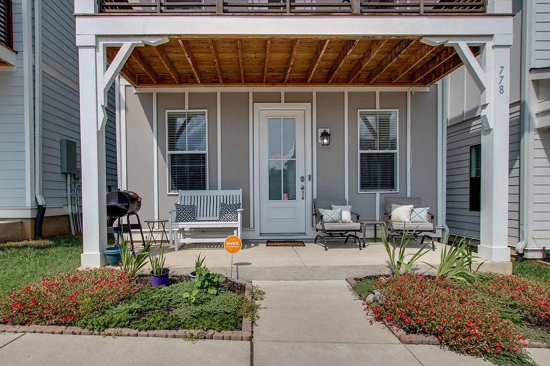 2 bed, 2.5 bath, 1538 sqft, $2,400 — Photo 2