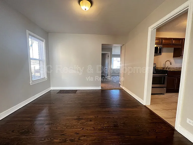 9121 S Utica Ave — Photo 4