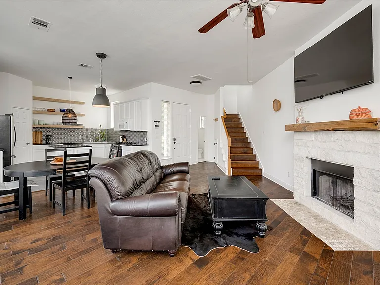 1802 Village Oak Ct — Photo 8