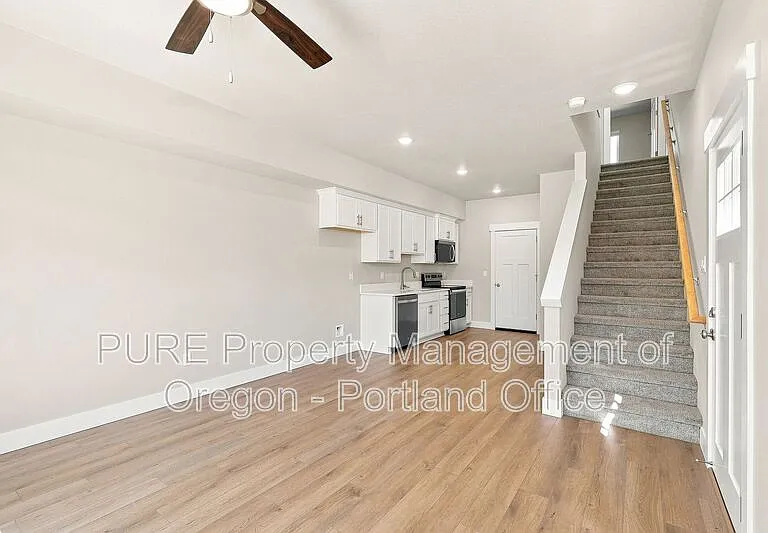 588 NE Alderwood Dr — Photo 16