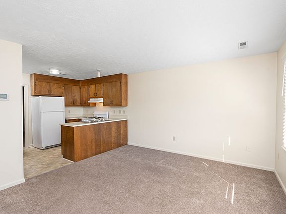 5th image of 815 Western Rd APT 4