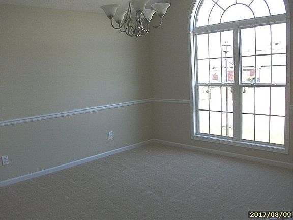 3rd image of 2901 Gatewood Dr