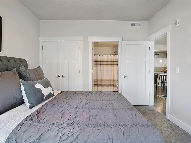 Draper Village Apartments — Photo 25