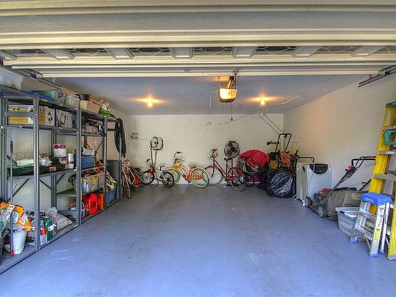 3rd image of 410 E Rockwood Blvd