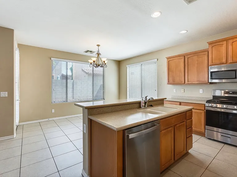 Kitchen/dining area