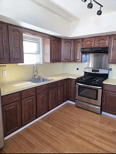 38 Humphrey Ave Photo 1