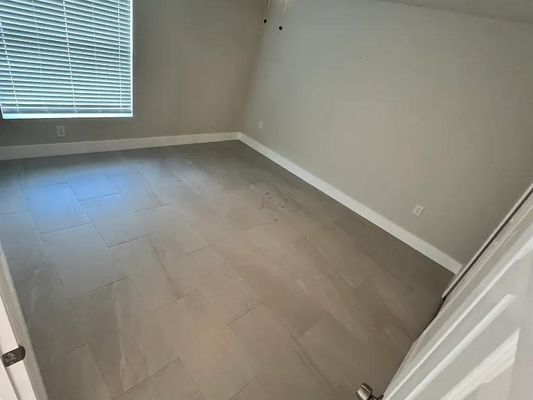 736 Gilbert Ave S — Photo 14