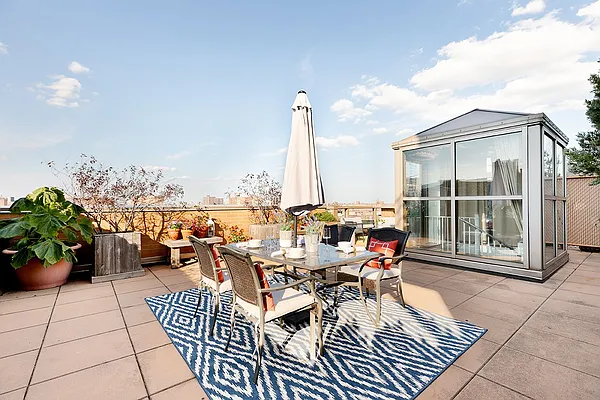 Sold by Compass | media 7